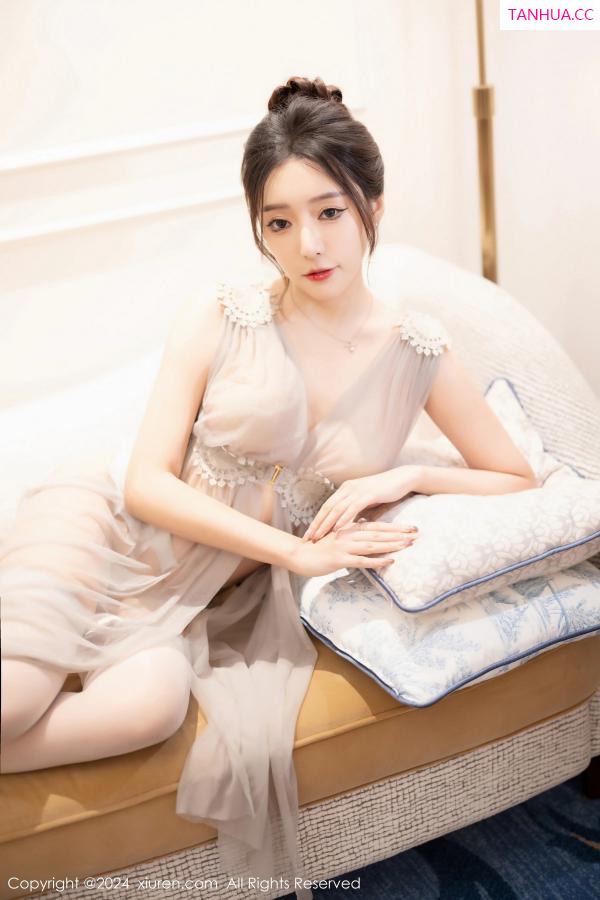 王馨瑶  [XiuRen]高清写真图 2024.01.19 No.7991 王馨瑶yanni 长裙美臀第52张图片